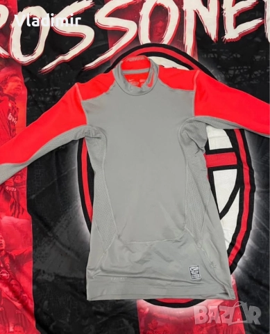 Горни е Nike Combat