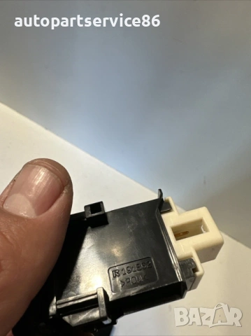 Бутон за подгряване на седалка за Toyota Prius 1.8 Hybrid (2018) 191862, снимка 2 - Части - 54216416