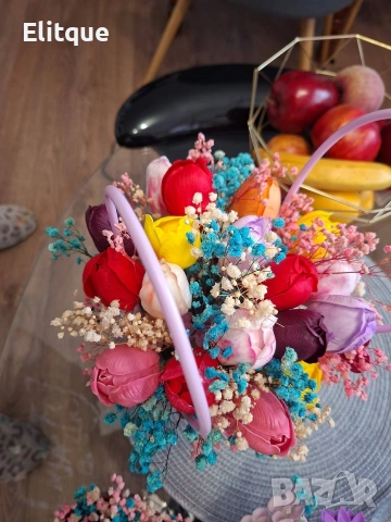 кошница с лалета 