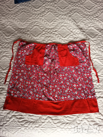 Престилка широка 65см. дълга 54см.