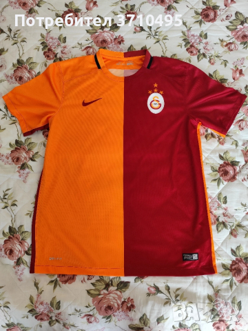Продавам фланелка NIKE на турския гранд Галатасарай 