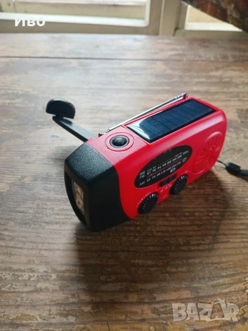 Соларно радио с динамо и фенер - чисто ново 