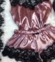 Елегантна дамска пижама – топ, къси панталонки и сатениран аксесоар., снимка 5