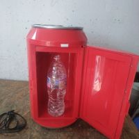 Мини хладилник във форма на кенче COCA COLA за охлаждане на храна и напитки,вода,безалкохолно Страхо, снимка 12 - Хладилни чанти - 45074932