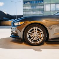 Кола под наем Ford Mustang 2017 Cabrio за абитуриентски бал/събитие, снимка 2 - Rent a car - 45421532