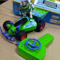 Кола с дистанционно управление JADA Toys Disney Pixar Toy Story 4 Turbo Buggy W/Buzz Lightyear, снимка 7 - Коли, камиони, мотори, писти - 45360224