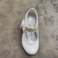 Елегантни лачени обувки в бял цвят с токче/Б25, снимка 1 - Детски обувки - 45451032