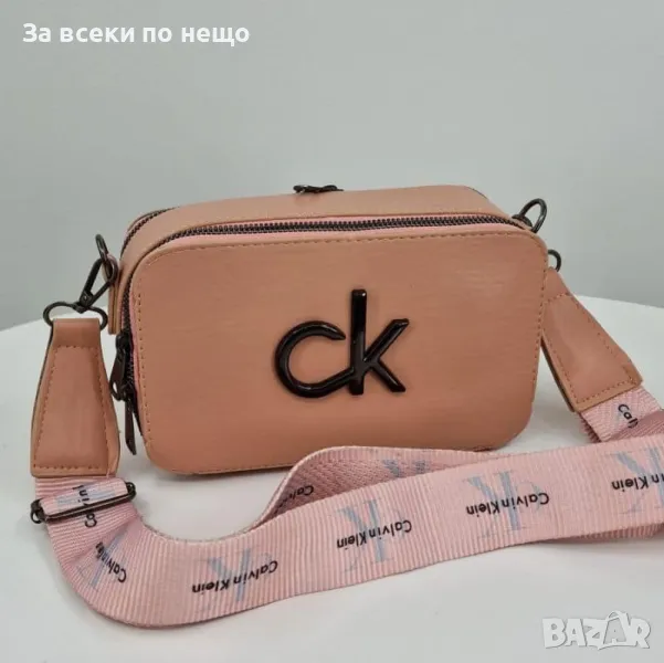 Дамска чанта с дълга регулираща се дръжка за през рамо Calvin Klein Код R41, снимка 1