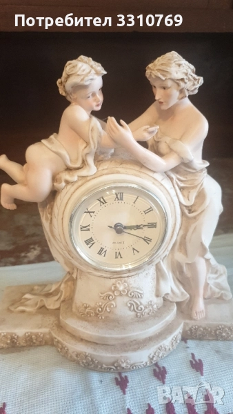 Кварц часовник със красива скулптирана сцена на майка и дете., снимка 1
