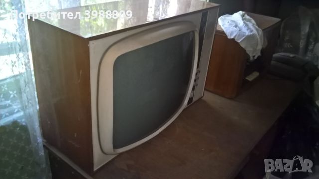 Стар телевизор, снимка 3 - Антикварни и старинни предмети - 44550169