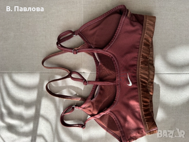 Спортно бюстие Nike, размер M, снимка 3 - Спортни екипи - 52814677