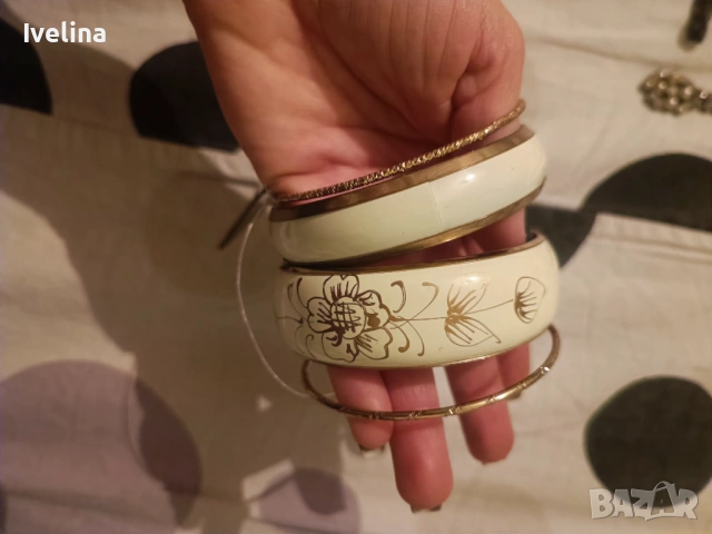 Дамски гривни, обеци,колиета и медальони , снимка 12 - Колиета, медальони, синджири - 53660815