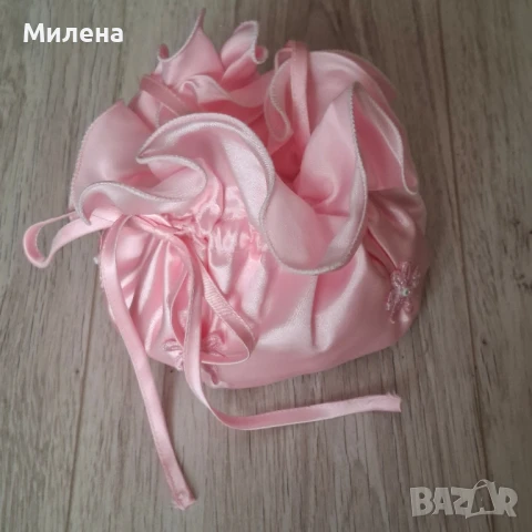 Сатенена чантичка с декорация , снимка 2 - Сватбени аксесоари - 51113052