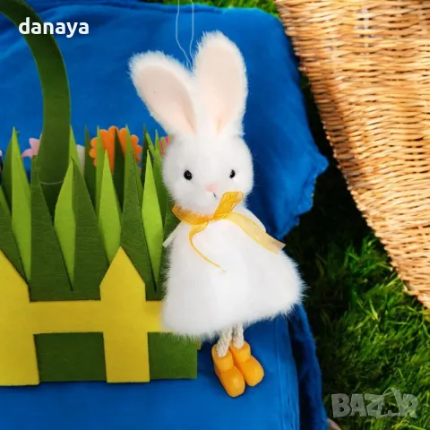 5835 Висяща великденска украса Пухкаво зайче с обувки