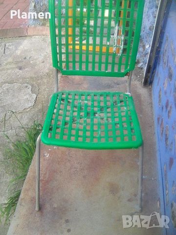 Стар български метално-пластмасов стол от социализма за заведение навън