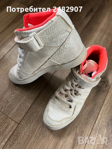 Дамски маратонки ADIDAS, снимка 2 - Маратонки - 53474301