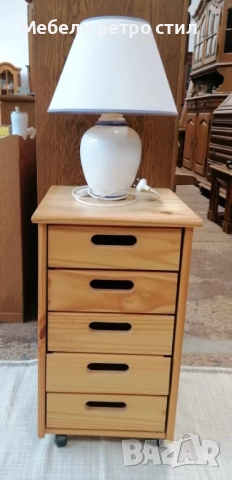 Практично дървено шкафче с пет чекмеджета, подходящо за офис, детска стая или работен кът. 