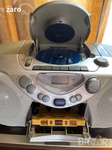 Радиокасетофон с CD Philips, снимка 3 - Радиокасетофони, транзистори - 53810950