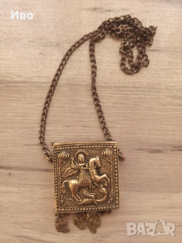 Възрожденска мощехранителница , Амулет , Кръст , 