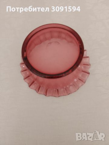 Арт Деко Стъклена  бомбониера с релефен ръб цвят червена боровинка диаметър 18 см горната част долна, снимка 5 - Антикварни и старинни предмети - 45622085