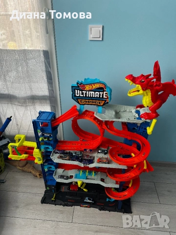 Мега гараж на Hot wheels с дракон + колички