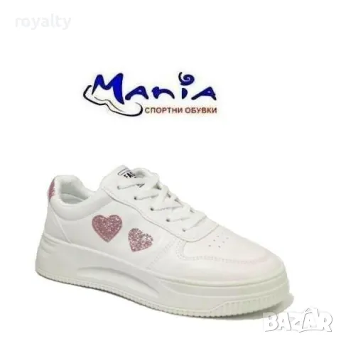 Дамски спортни обувки с декорация сърца