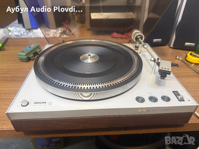Грамафон PHILIPS 212 Electronic – Класика на фирмата