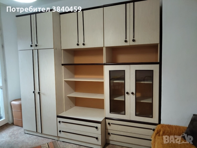 Продавам секция-250лв стъклена масичка - 40лв  огледало- 30лв, снимка 3 - Секции и витрини - 52337102