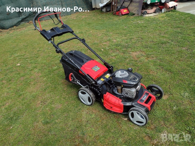 Бензинова самоходна косачка с кош