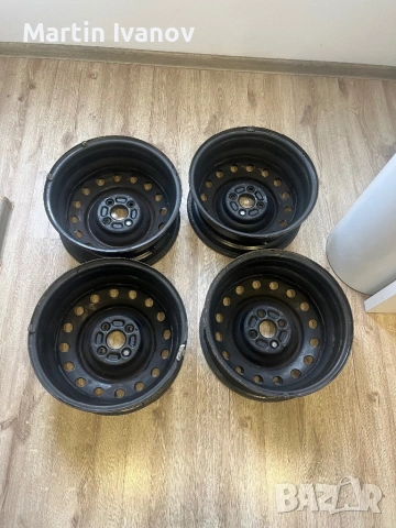 Железни джанти с тасове 15 4/100 тойота, снимка 3 - Гуми и джанти - 53494317