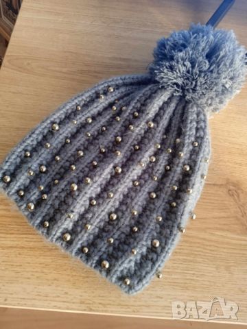 зимна дамска шапка от Швеция, снимка 3 - Шапки - 45717443