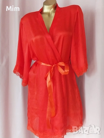 М Червен сатенен халат , снимка 5 - Нощници - 53881737