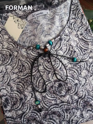 Блуза в преливащи черно-бели цветя с красиво остро деколте в бохо стил , снимка 2 - Тениски - 45261941