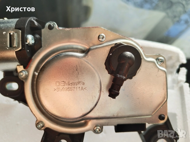 Моторче за задна чистачка за Audi A4 b8 комби (Avant), снимка 3 - Части - 52174440