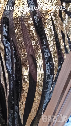 Нова дамска рокля с паети в черно и злато М-Л, снимка 8 - Рокли - 53909874