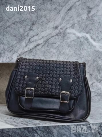 Дамска кожена чанта с катарама, снимка 2 - Чанти - 45862017