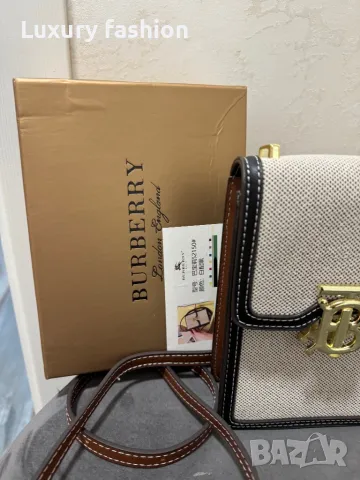 Дамска чанта Burberry , снимка 4 - Чанти - 47480473