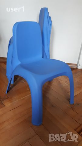 Детско пластмасово столче с облегалка, снимка 1 - Мебели за детската стая - 45565956