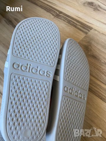 Оригинални светло сиви чехли Adidas ! 42 н, снимка 3 - Мъжки чехли - 45263394