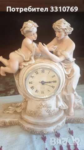 Кварц часовник със красива скулптирана сцена на майка и дете., снимка 1