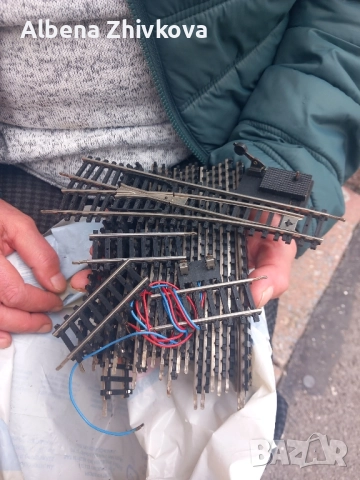 PIKO DZUNIOR с релси стрелка и захранваща, снимка 15 - Влакчета, самолети, хеликоптери - 52050764