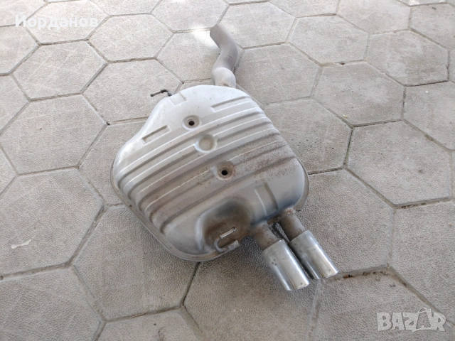 Продава се оригинално крайно гърне за BMW E60 бензин 