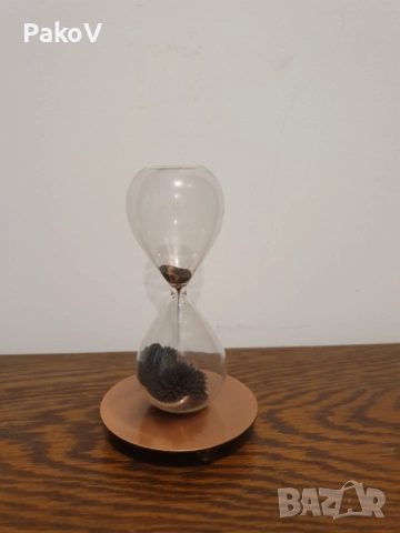 Пясъчен часовник с магнитна основа