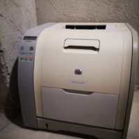 Цветен лазерен принтер HP, снимка 1 - Принтери, копири, скенери - 45380587
