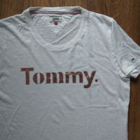 Tommy Hilfiger - страхотна дамска тениска КАТО НОВА Л, снимка 2 - Тениски - 45529298