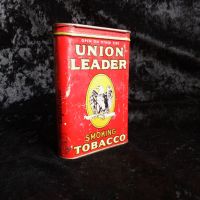 Стара ламаринена цигарена кутия от 1930-те, снимка 1 - Колекции - 45856195