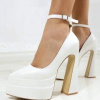 🤍Стилни бели велурени дамски обувки на ток🤍, снимка 1 - Дамски ежедневни обувки - 45445567