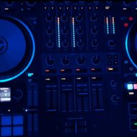 Traktor s4 mk3 DJ Controller, снимка 10 - Ресийвъри, усилватели, смесителни пултове - 45966814