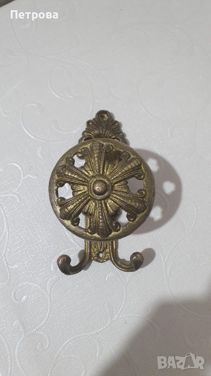 Търся да закупя закачалка за дрехи , снимка 1