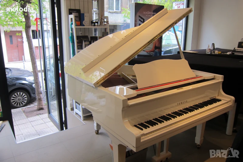 Бял роял YAMAHA - G1 с 2г. гаранция от пиано магазин Мелодия, снимка 1